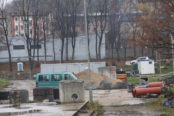 co-ze-stadionem-przy-ul-zotniczej-foto-43038