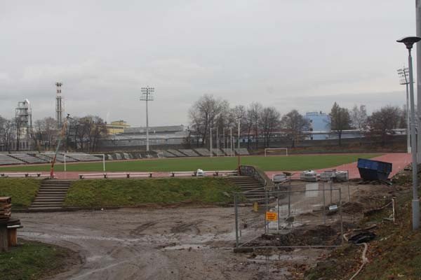 co-ze-stadionem-przy-ul-zotniczej-foto-43038