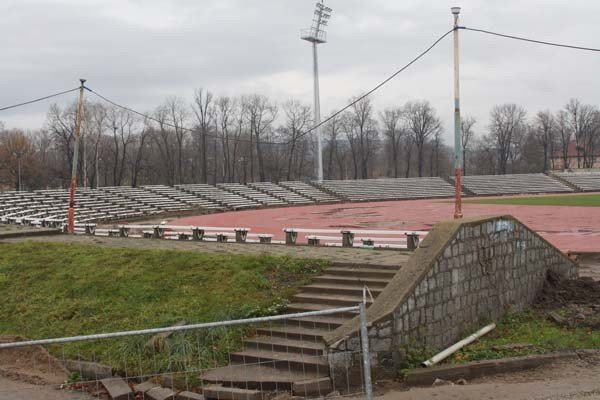 co-ze-stadionem-przy-ul-zotniczej-foto-43038