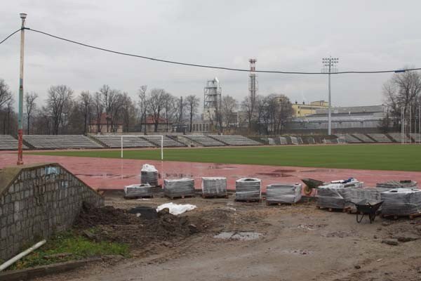 co-ze-stadionem-przy-ul-zotniczej-foto-43038