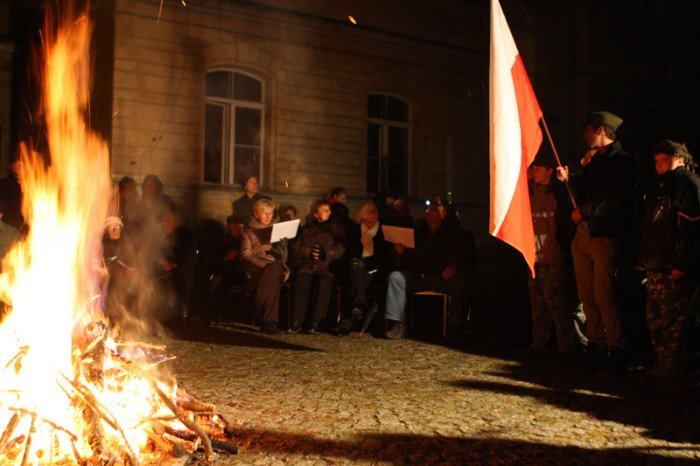jeleniogorzanie-wzniecili-ogien-patriotyzmu-foto-43039