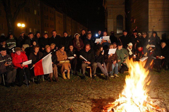 jeleniogorzanie-wzniecili-ogien-patriotyzmu-foto-43039
