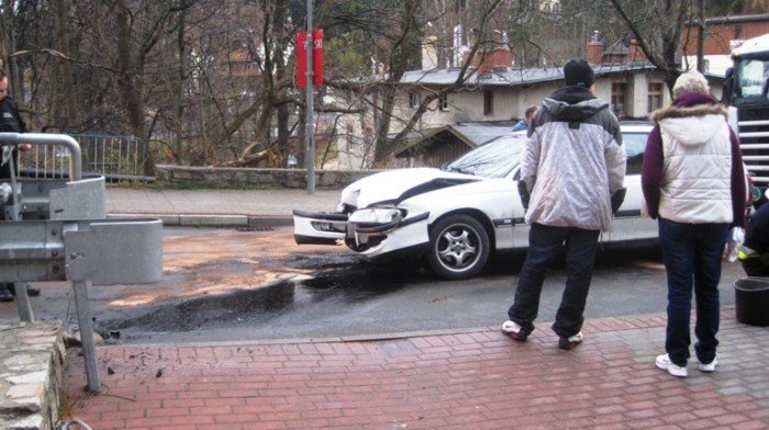 uderzy-w-bariere-przez-predkosc-foto-43045
