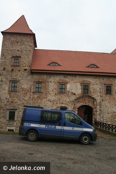 nie-ma-spokoju-w-dworze-czarne-policja-jest-wzywana-do-waman-na-zamku-o-co-chodzi-foto-43059