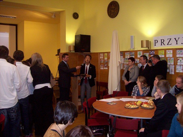 goscie-z-fundacji-goi-goscili-w-ekonomie-przywiezli-sup-pokoju-foto-43078