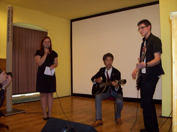 goscie-z-fundacji-goi-goscili-w-ekonomie-przywiezli-sup-pokoju-foto-43078