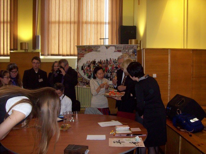 goscie-z-fundacji-goi-goscili-w-ekonomie-przywiezli-sup-pokoju-foto-43078