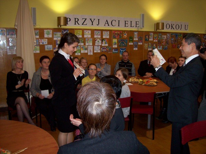 goscie-z-fundacji-goi-goscili-w-ekonomie-przywiezli-sup-pokoju-foto-43078