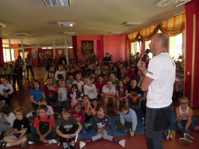 uczniowie-z-karpacza-wybrali-sie-z-rafaem-fronia-w-daleka-podroz-43079