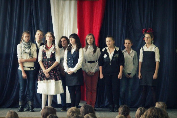 tak-swietowano-dzien-niepodlegosci-w-jeleniogorskim-gimnazjum-nr-1-foto-43104