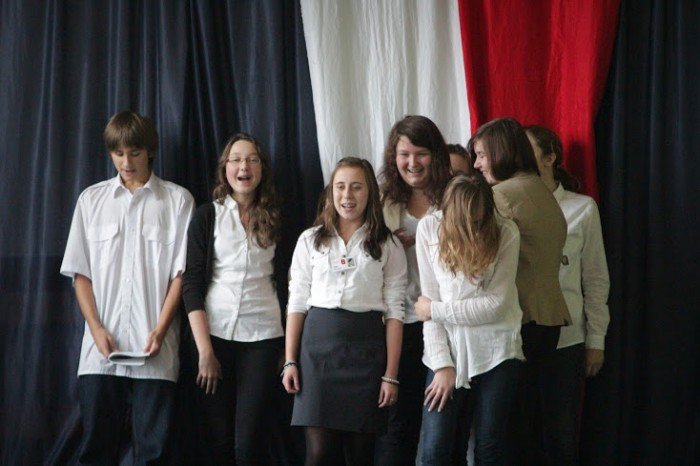 tak-swietowano-dzien-niepodlegosci-w-jeleniogorskim-gimnazjum-nr-1-foto-43104