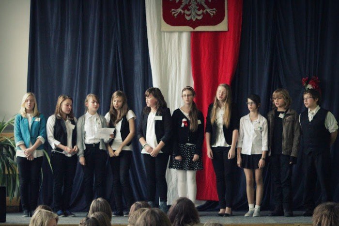 tak-swietowano-dzien-niepodlegosci-w-jeleniogorskim-gimnazjum-nr-1-foto-43104