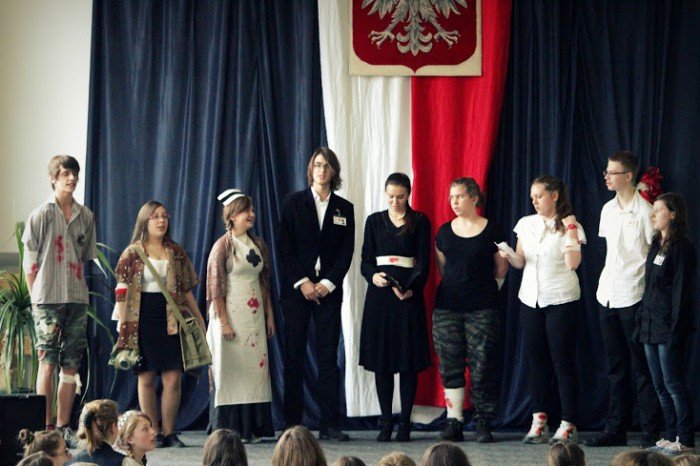 tak-swietowano-dzien-niepodlegosci-w-jeleniogorskim-gimnazjum-nr-1-foto-43104