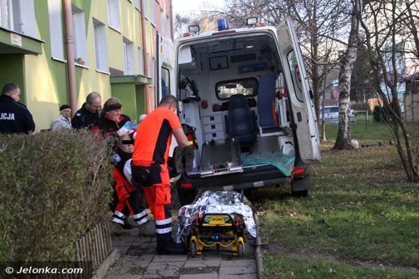 ugodzenie-nozem-przy-ul-karowicza-foto-43115