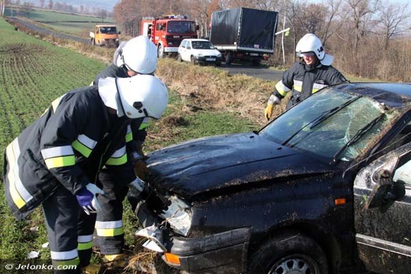 volkswagen-golf-dachowa-miedzy-rybnica-i-stara-kamienica-foto-43202