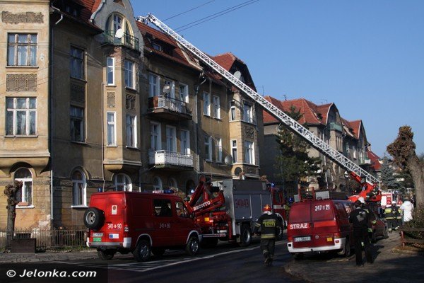 pozar-sadzy-w-kominie-wielorodzinnego-domu-w-cieplicach-ewakuowano-mieszkancow-foto-43226