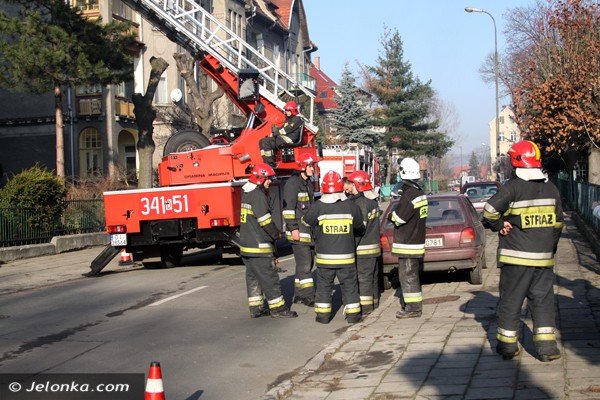 pozar-sadzy-w-kominie-wielorodzinnego-domu-w-cieplicach-ewakuowano-mieszkancow-foto-43226