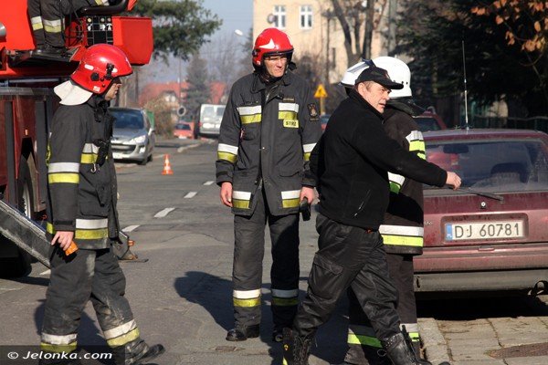 pozar-sadzy-w-kominie-wielorodzinnego-domu-w-cieplicach-ewakuowano-mieszkancow-foto-43226