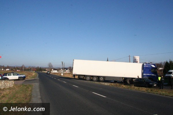 kierowca-audi-uderzy-w-tira-na-trasie-do-karpacza-foto-43228