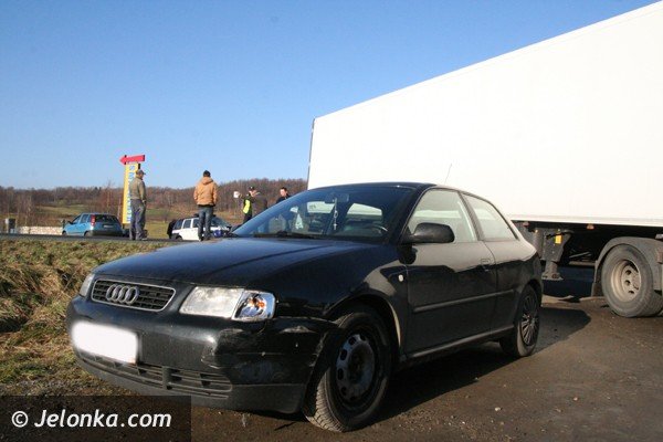 kierowca-audi-uderzy-w-tira-na-trasie-do-karpacza-foto-43228
