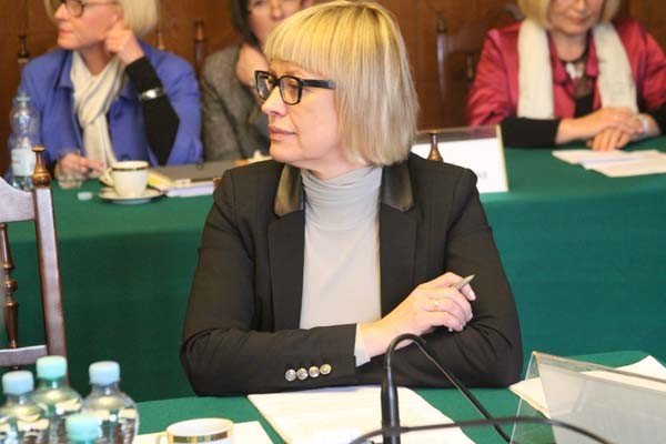 jeleniogorzanie-krzywdzeni-przez-nfz-o-tym-debatowali-miejscy-radni-foto-43325
