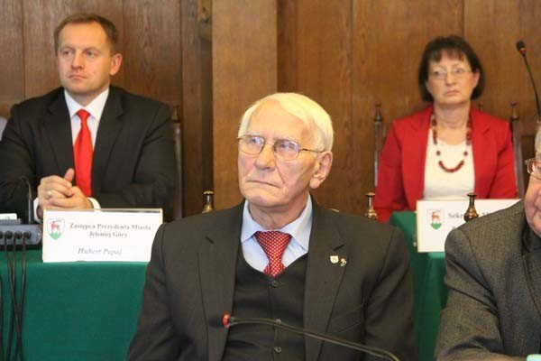 jeleniogorzanie-krzywdzeni-przez-nfz-o-tym-debatowali-miejscy-radni-foto-43325