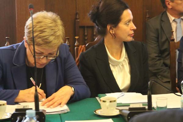 jeleniogorzanie-krzywdzeni-przez-nfz-o-tym-debatowali-miejscy-radni-foto-43325