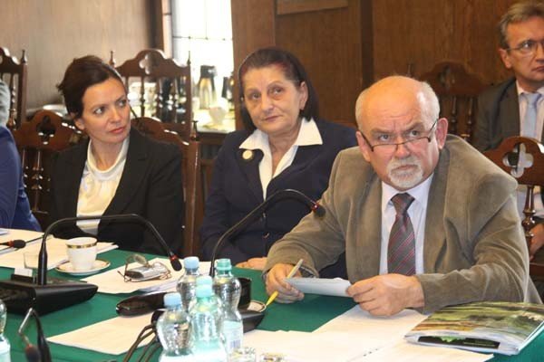jeleniogorzanie-krzywdzeni-przez-nfz-o-tym-debatowali-miejscy-radni-foto-43325