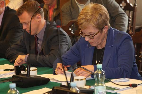 jeleniogorzanie-krzywdzeni-przez-nfz-o-tym-debatowali-miejscy-radni-foto-43325