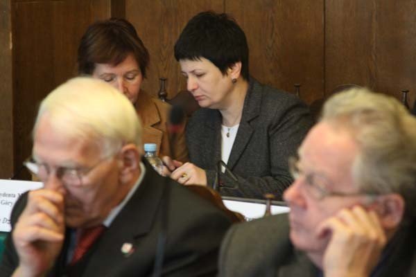 jeleniogorzanie-krzywdzeni-przez-nfz-o-tym-debatowali-miejscy-radni-foto-43325