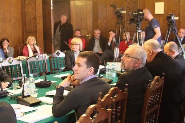 jeleniogorzanie-krzywdzeni-przez-nfz-o-tym-debatowali-miejscy-radni-foto-43325