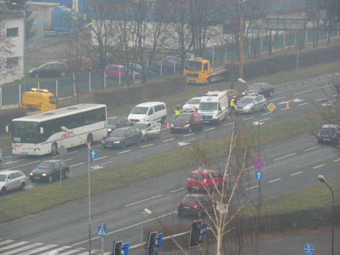 zderzenie-trzech-aut-na-al-jana-pawa-ii-foto-43334