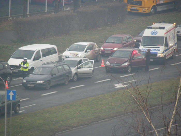 zderzenie-trzech-aut-na-al-jana-pawa-ii-foto-43334