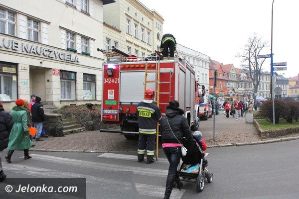 strazacy-pomogli-ratownikom-pogotowia-dostac-sie-do-chorej-kobiety-foto-43343