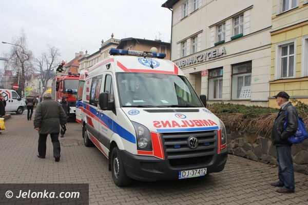 strazacy-pomogli-ratownikom-pogotowia-dostac-sie-do-chorej-kobiety-foto-43343