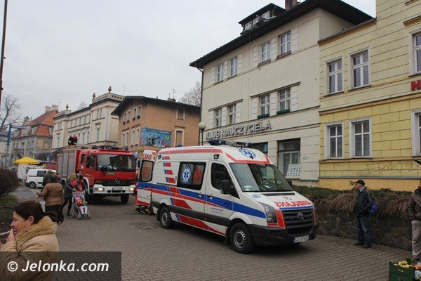 strazacy-pomogli-ratownikom-pogotowia-dostac-sie-do-chorej-kobiety-foto-43343