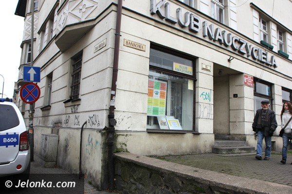 strazacy-pomogli-ratownikom-pogotowia-dostac-sie-do-chorej-kobiety-foto-43343