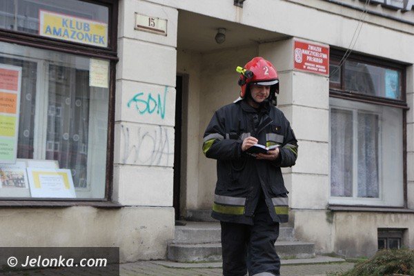 strazacy-pomogli-ratownikom-pogotowia-dostac-sie-do-chorej-kobiety-foto-43343