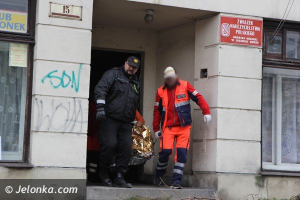 strazacy-pomogli-ratownikom-pogotowia-dostac-sie-do-chorej-kobiety-foto-43343