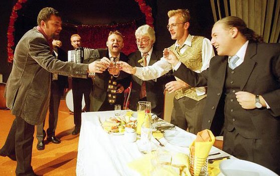 Widać, że nawet po trzech latach od premiery, przedstawienie nie znudziło sie miłośnikom teatru.