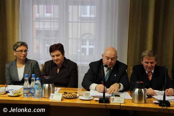 radni-powiatu-debatowali-o-azbescie-43392