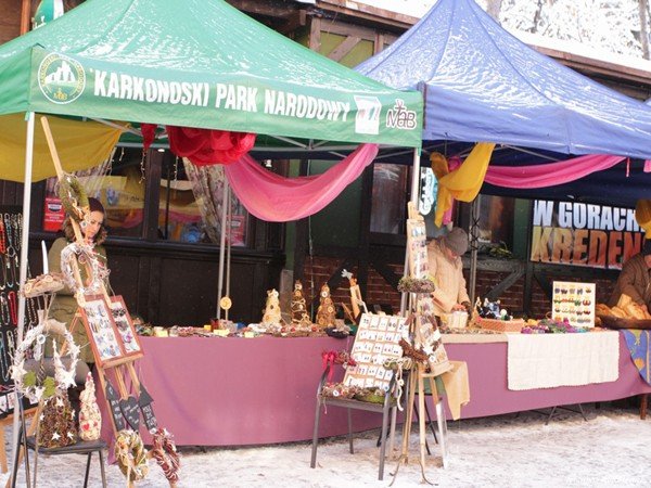 regionalne-cudenka-i-pysznosci-na-jarmarku-przy-kredensie-foto-43429