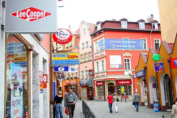 Czy takie ozdoby szpecą miasto, czy też upiększają? – pozostawiamy ocenie Czytelników.