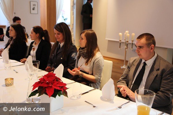 stypendia-dla-najlepszych-uczniow-w-powiecie-jeleniogorskim-foto-43502