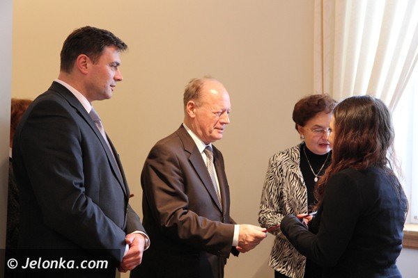 stypendia-dla-najlepszych-uczniow-w-powiecie-jeleniogorskim-foto-43502