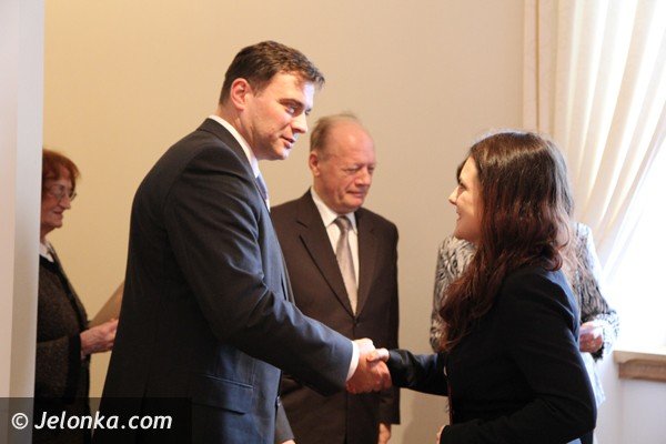 stypendia-dla-najlepszych-uczniow-w-powiecie-jeleniogorskim-foto-43502