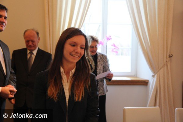 stypendia-dla-najlepszych-uczniow-w-powiecie-jeleniogorskim-foto-43502