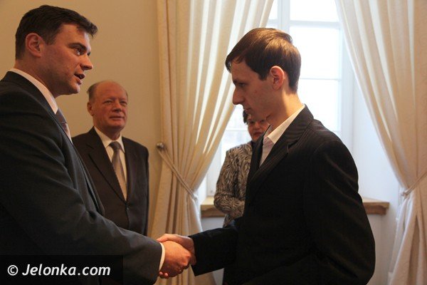 stypendia-dla-najlepszych-uczniow-w-powiecie-jeleniogorskim-foto-43502