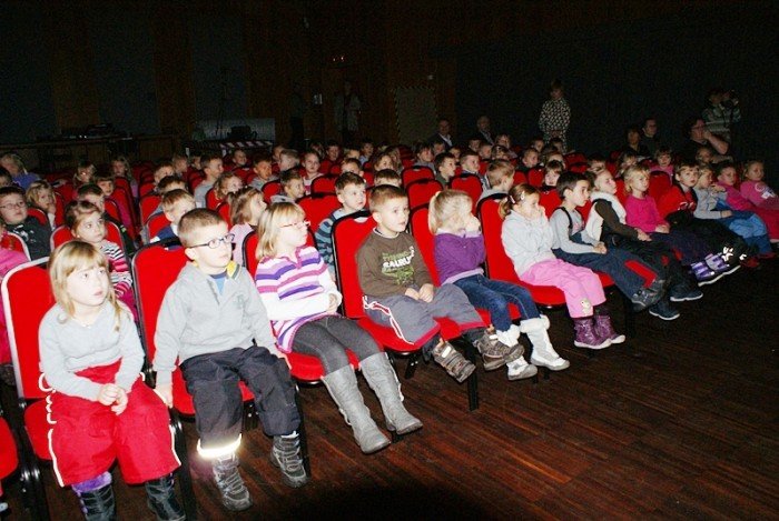 mikoaj-z-czarownica-i-wilkiem-dla-sobieszowskich-dzieci-foto-43508