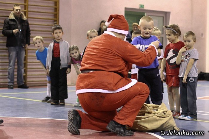 swiety-mikoaj-odwiedzi-pikarskie-przedszkole-foto-43535